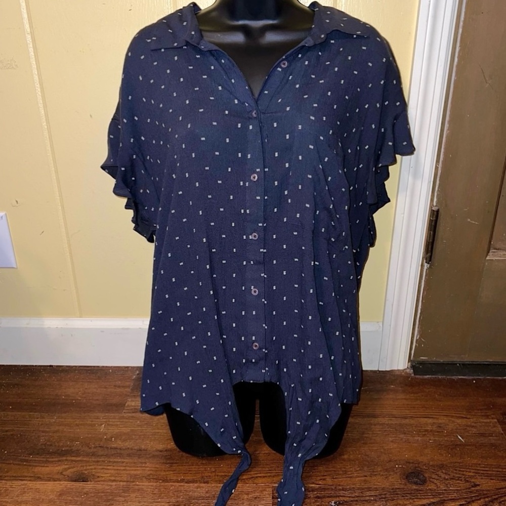 ⭐️Jessica Simpson Navy Polka Dot Button Up Tie Front Short Sleeve Top Size 1X - Picture 2 of 13